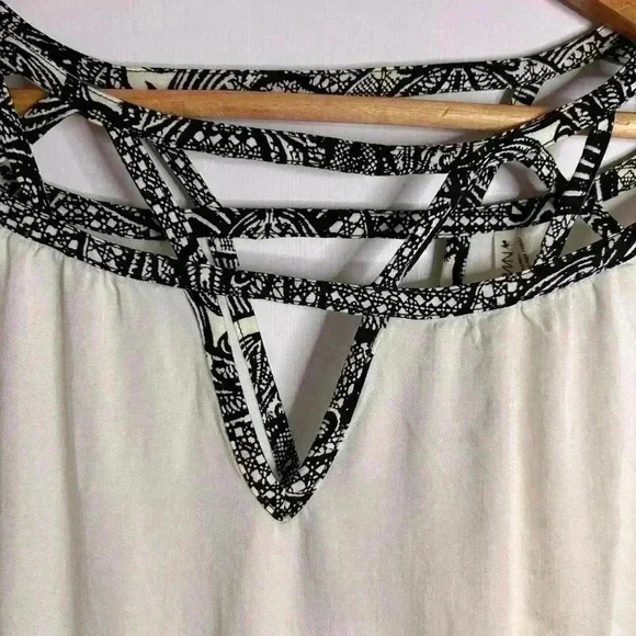 Gentle Fawn Blouse with Beautiful Cut Out Neckline Size Large - Picture 2 of 8